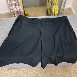 Men’s black golf shorts